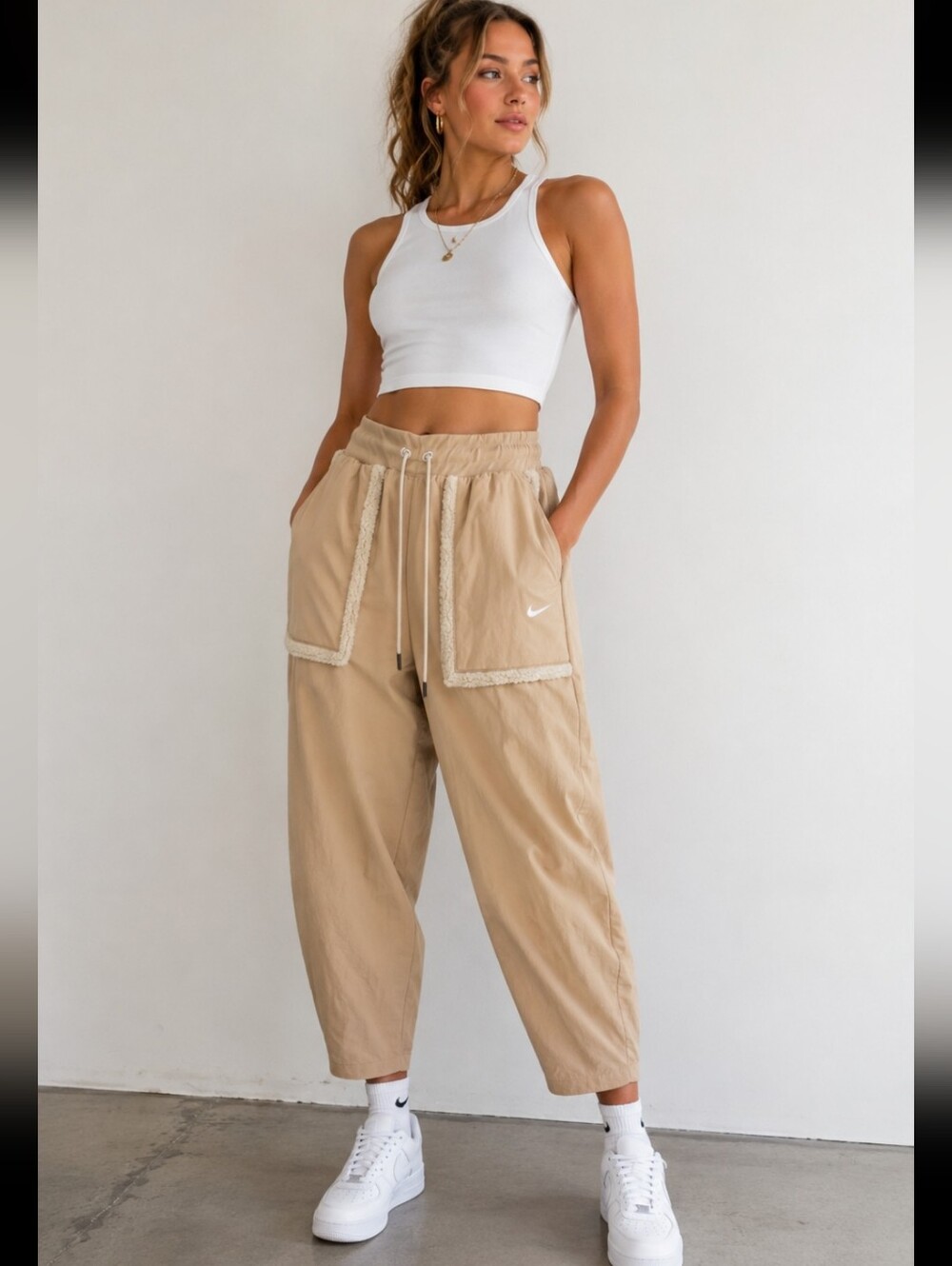 NWOT Nike Sportswear Essential High-Waisted Curve Pants Tan XS Sherpa Trim